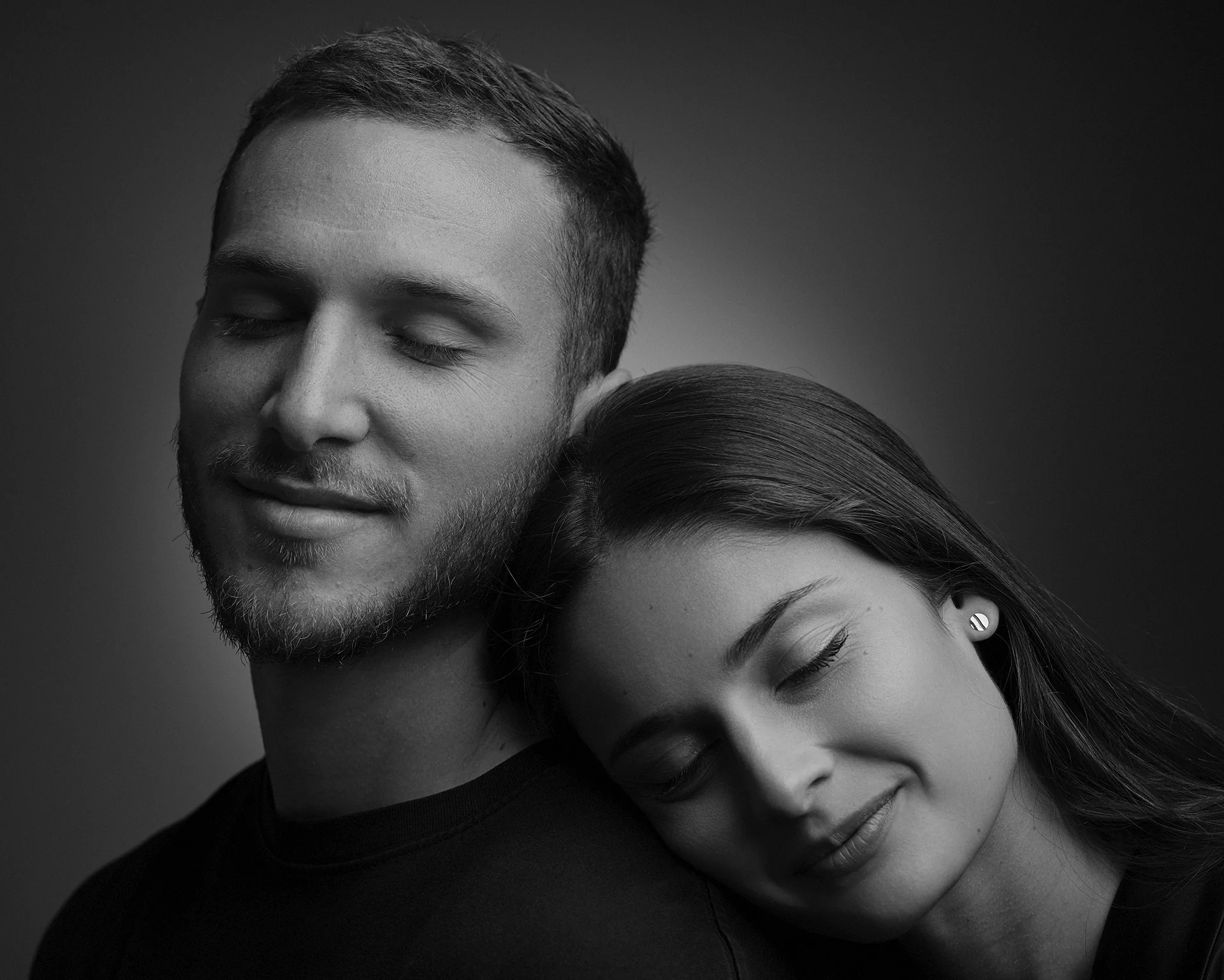 Portrait couple Alexis et Paloma en noir et blanc — Studio Photo de la Baie, Dol-de-Bretagne