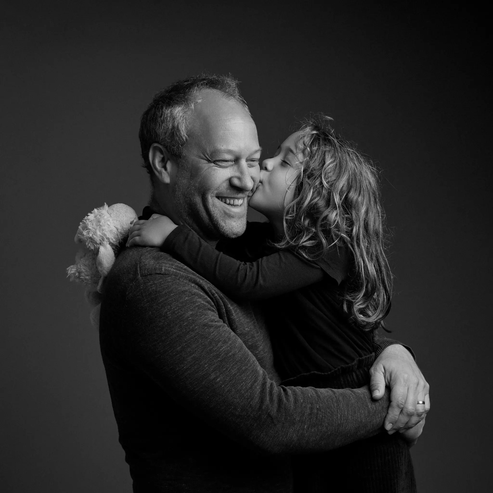 Portrait famille Brugaro complice — Vincent, Christina et Line, photographe famille Dol-de-Bretagne, Combourg