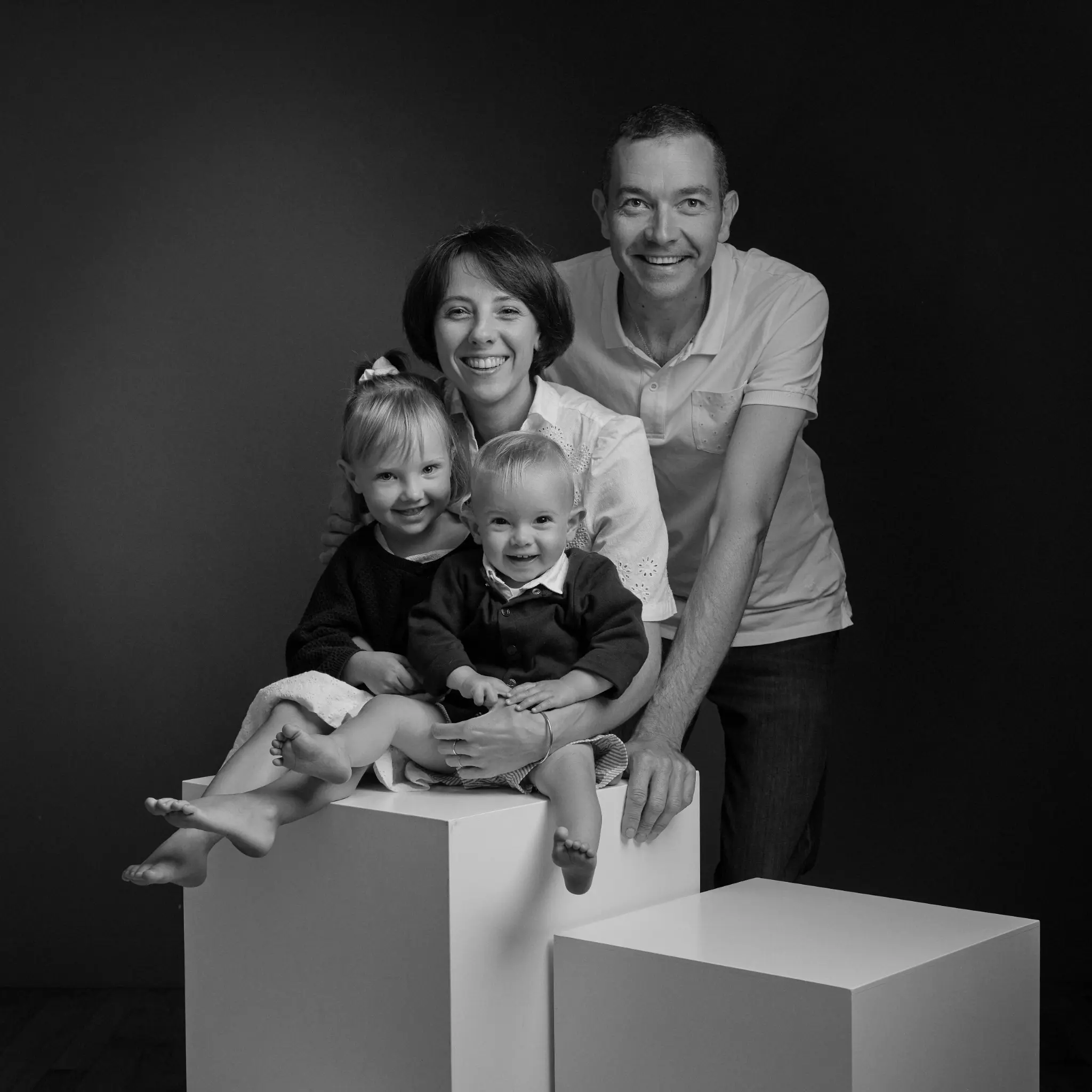 Portrait famille Dubreil en extérieur — Rozenn, Romain, Léo et Eve, photographe famille Dol-de-Bretagne