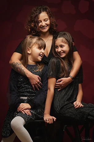 Portrait famille Louridi — maman Myriam avec ses filles Thaïs et Lia, Studio Photo de la Baie Dol-de-Bretagne